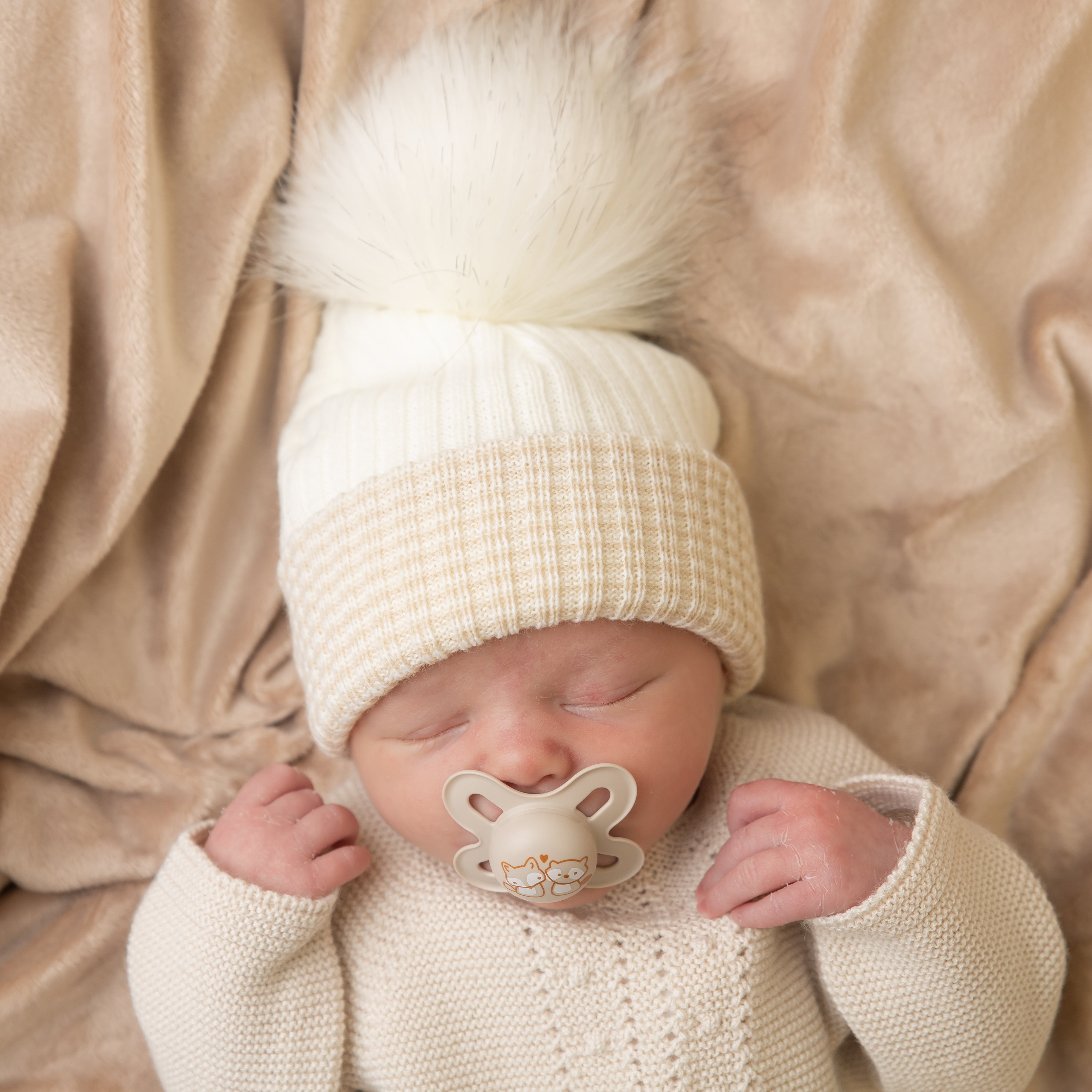 First Ivory & Ribbed Fur Single Pom Hat